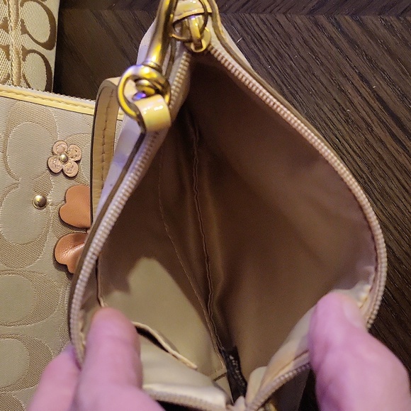 Coach Purse W/wallet & Change Wallet - Picture 11 of 13